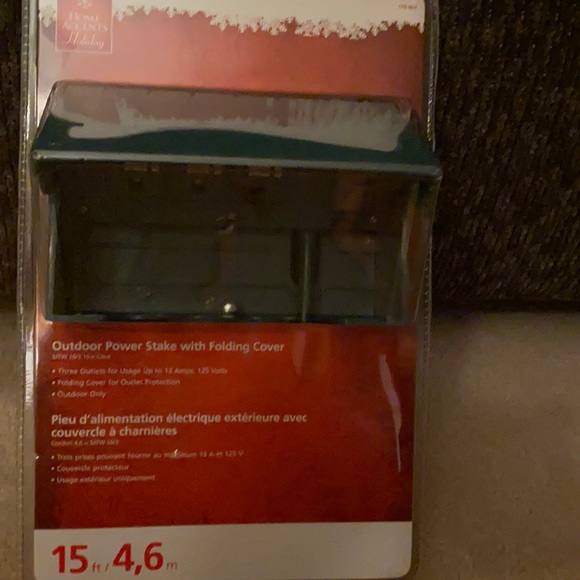 HDX outdoor power stake with folding cover - Picture 1 of 1